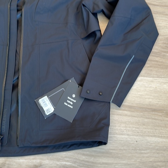 Lululemon Waterproof Full-Zip Rain Jacket men’s size xs s L - Picture 9 of 9